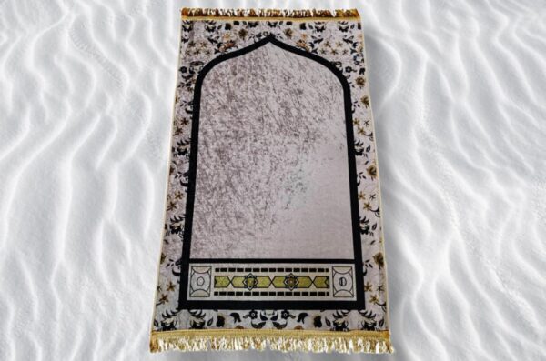 Prayer Mats (Sajjadah) - Image 28