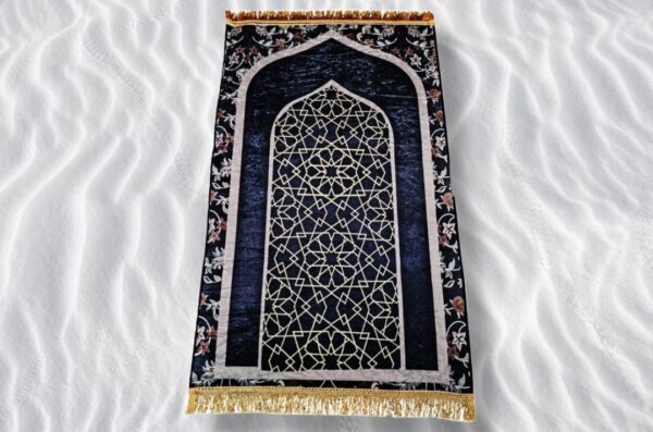 Prayer Mats (Sajjadah) - Image 13