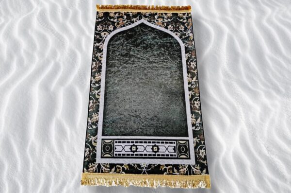 Prayer Mats (Sajjadah) - Image 14